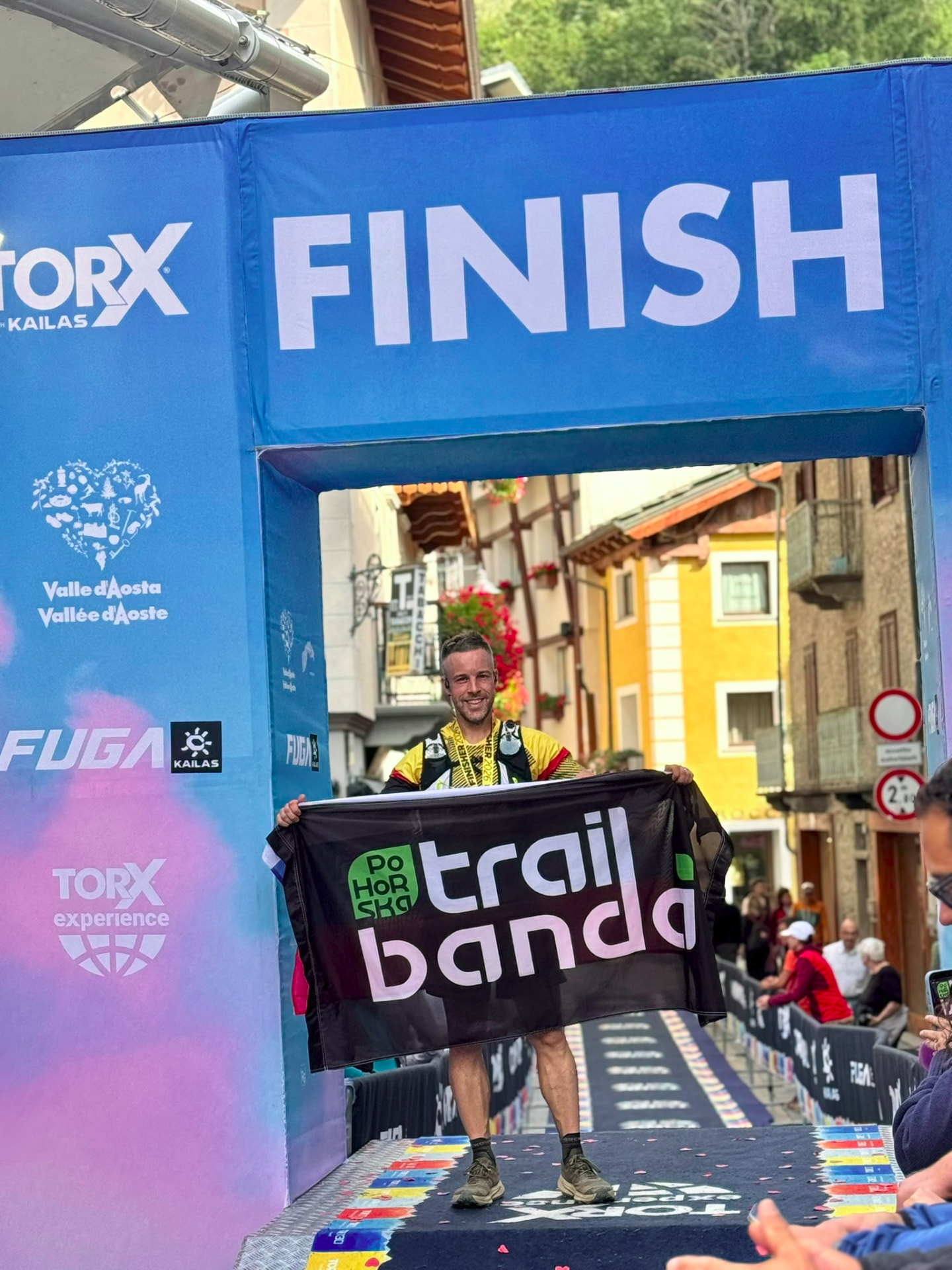 Na cilju s zastavo Pohorske trail bande